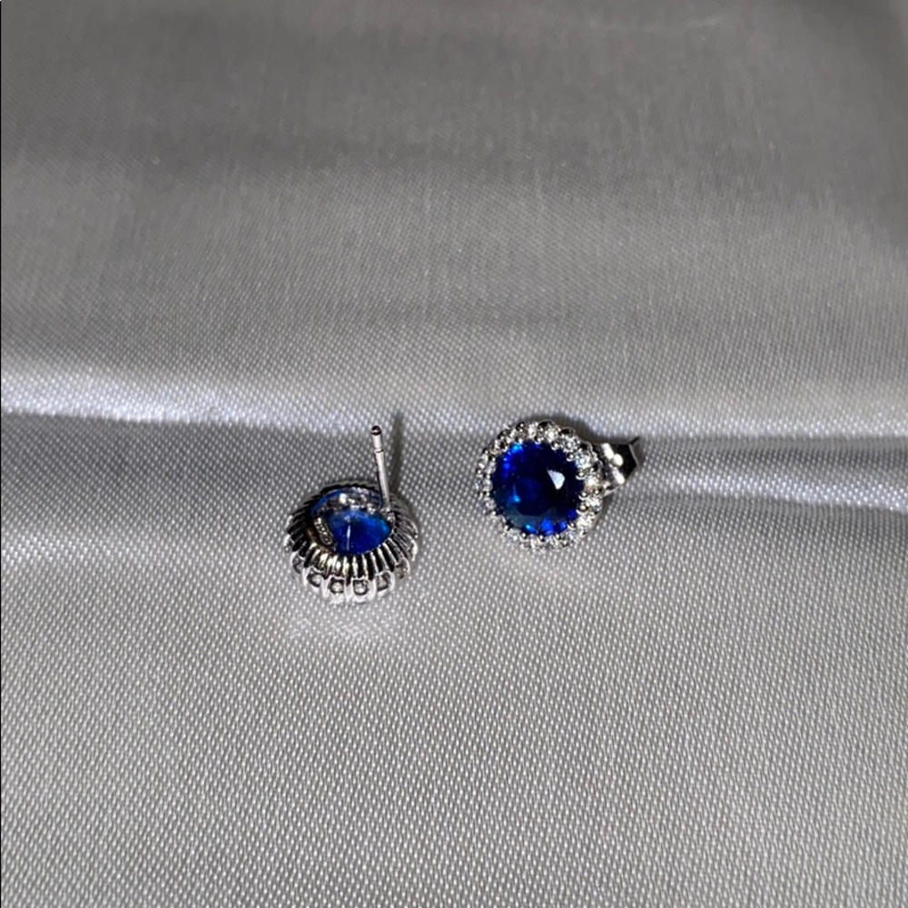 Sapphire studs - Picture 4 of 4
